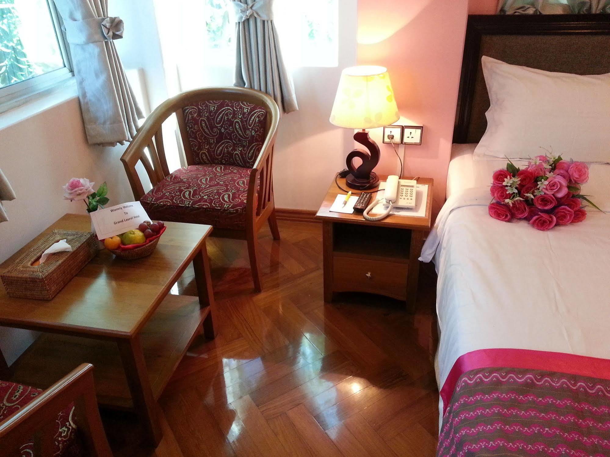 Grand Laurel Hotel Yangon Ngoại thất bức ảnh