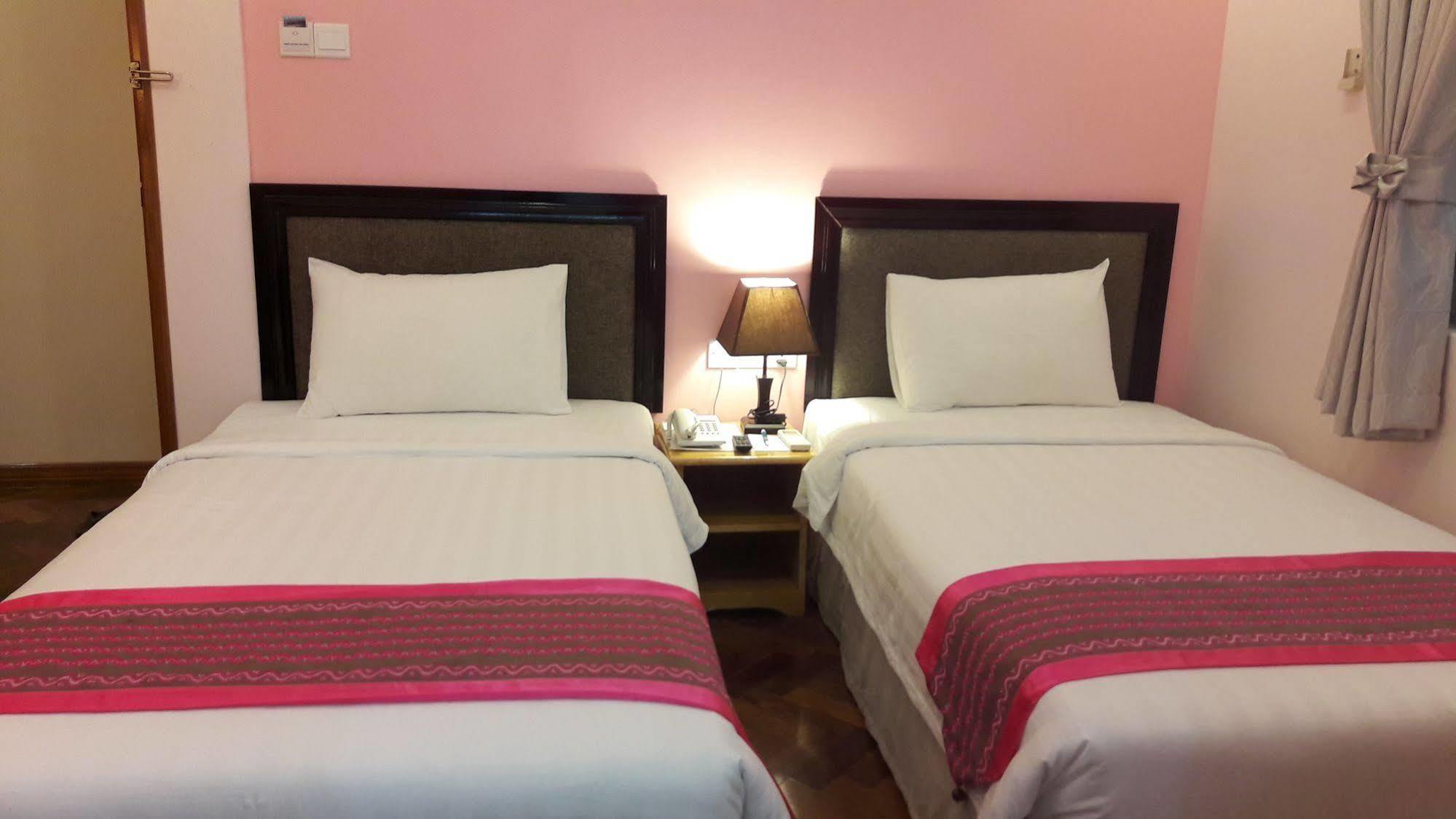 Grand Laurel Hotel Yangon Ngoại thất bức ảnh