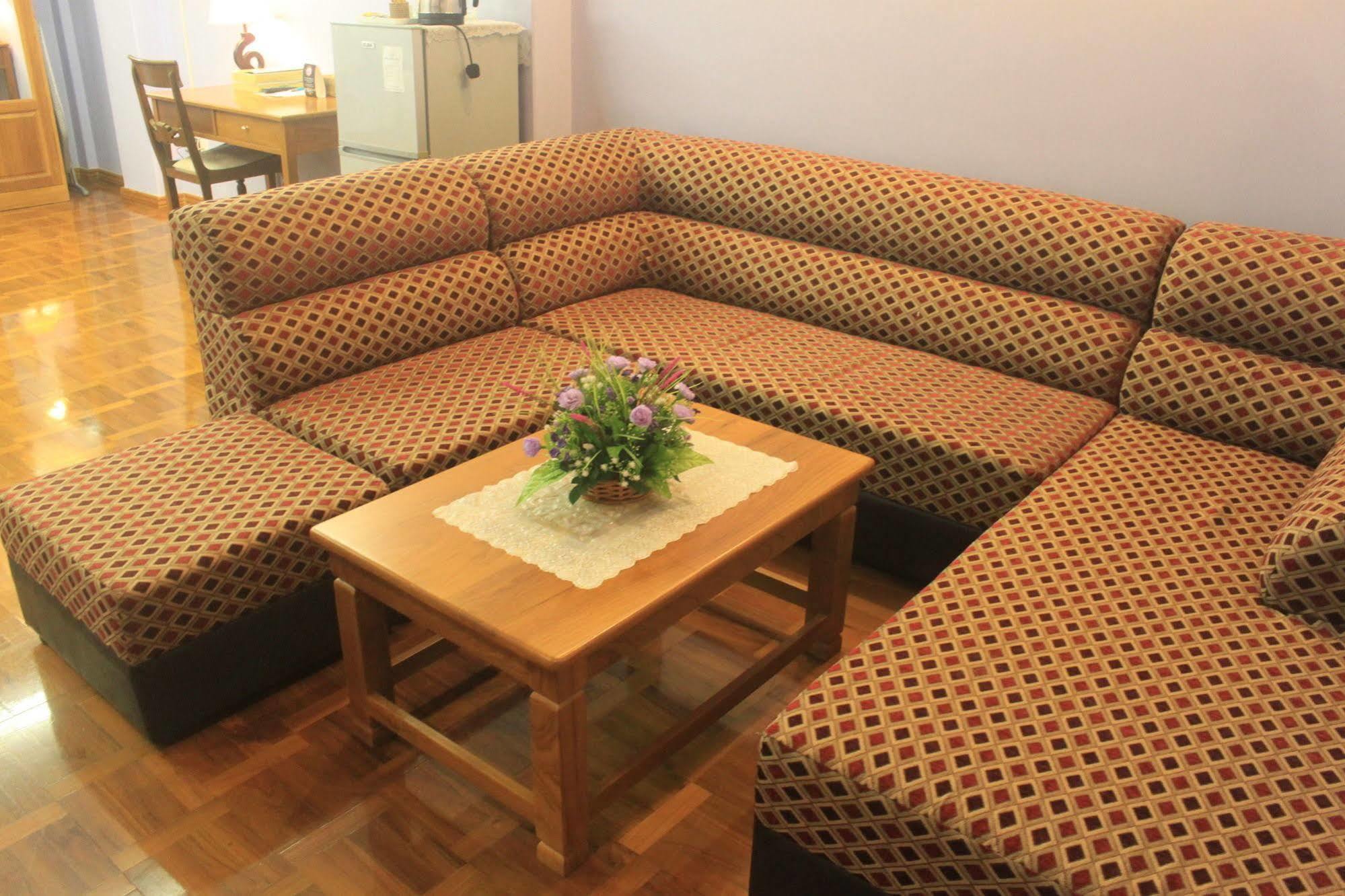 Grand Laurel Hotel Yangon Ngoại thất bức ảnh